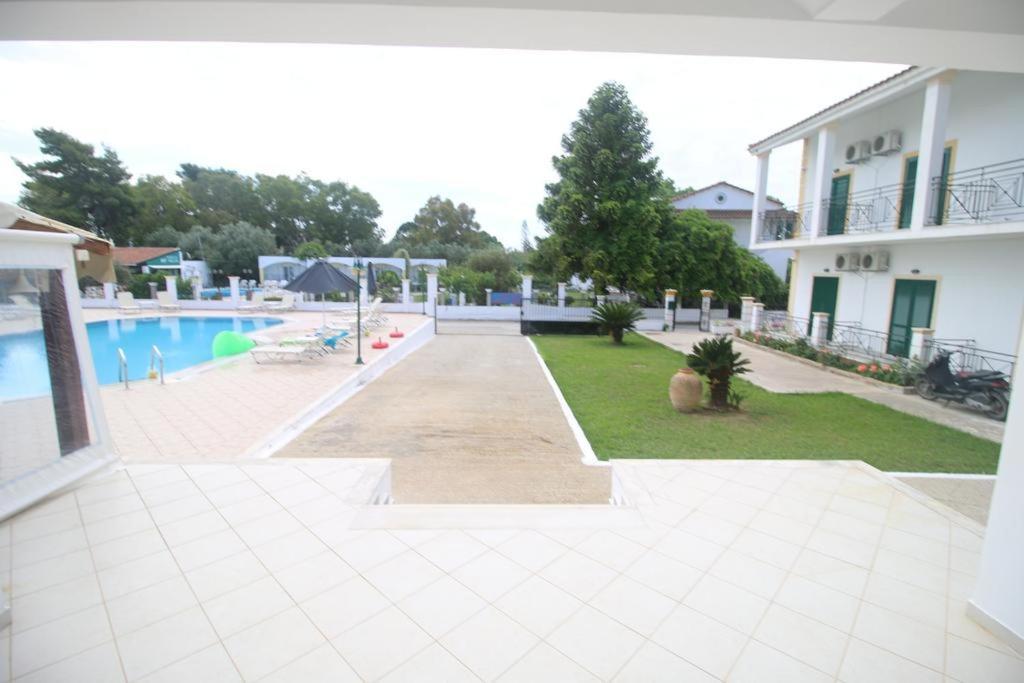 Umbrella Beach Apartments 卡沃斯 外观 照片