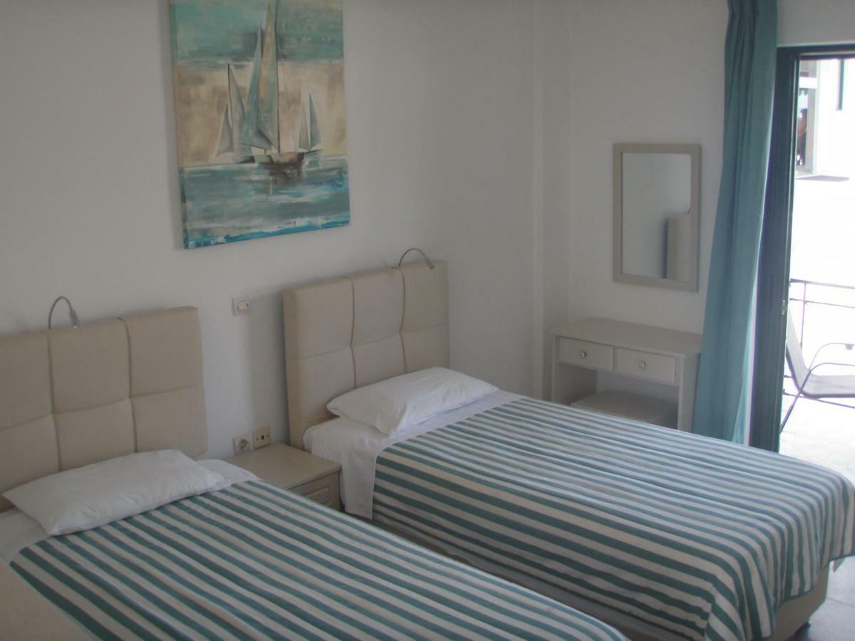 Umbrella Beach Apartments 卡沃斯 外观 照片
